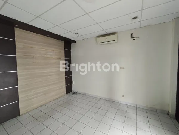image RUKO 4.5 LANTAI DI KOMPLEK PERKANTORAN DI KELAPA GADING (2)