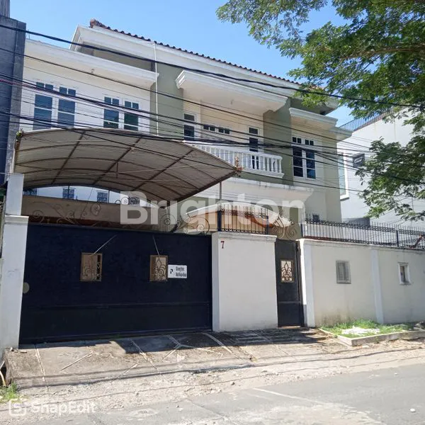 RUMAH SELANGKAH KE PANTAI LOSARI