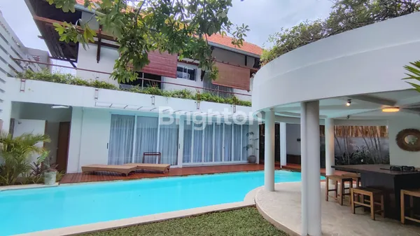 image STYLISH 3 BEDROOM VILLA IN BERAWA NEAR THE BEACH (1)