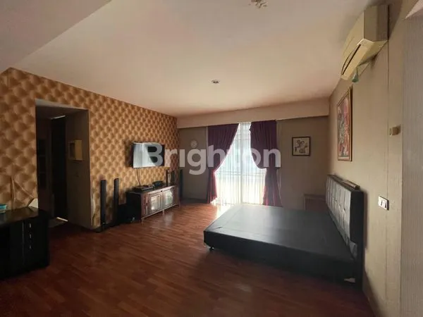 image RUMAH MEWAH 3 LANTAI SHM DI MAHOGANY RESIDENCE CIBUBUR DENGAN PRIVATE POOL DAN LOKASI DI SAMPING TSM MALL DEKAT LRT, RUMAH SAKIT, PINTU TOL CIBUBUR DAN JATIKARYA (3)