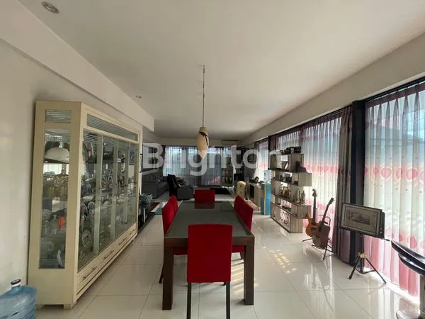 image RUMAH MEWAH 3 LANTAI SHM DI MAHOGANY RESIDENCE CIBUBUR DENGAN PRIVATE POOL DAN LOKASI DI SAMPING TSM MALL DEKAT LRT, RUMAH SAKIT, PINTU TOL CIBUBUR DAN JATIKARYA (4)