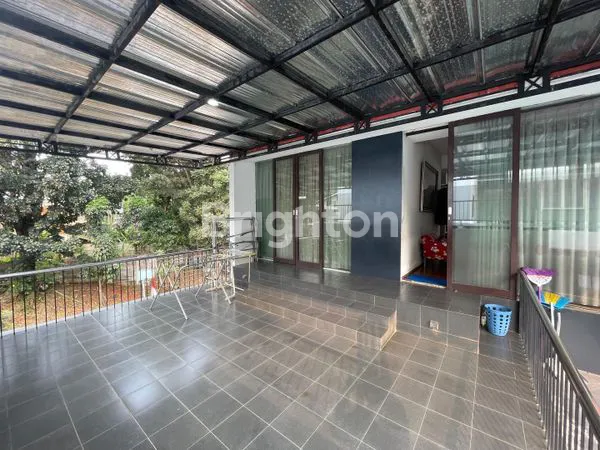 image RUMAH MEWAH 3 LANTAI SHM DI MAHOGANY RESIDENCE CIBUBUR DENGAN PRIVATE POOL DAN LOKASI DI SAMPING TSM MALL DEKAT LRT, RUMAH SAKIT, PINTU TOL CIBUBUR DAN JATIKARYA (5)