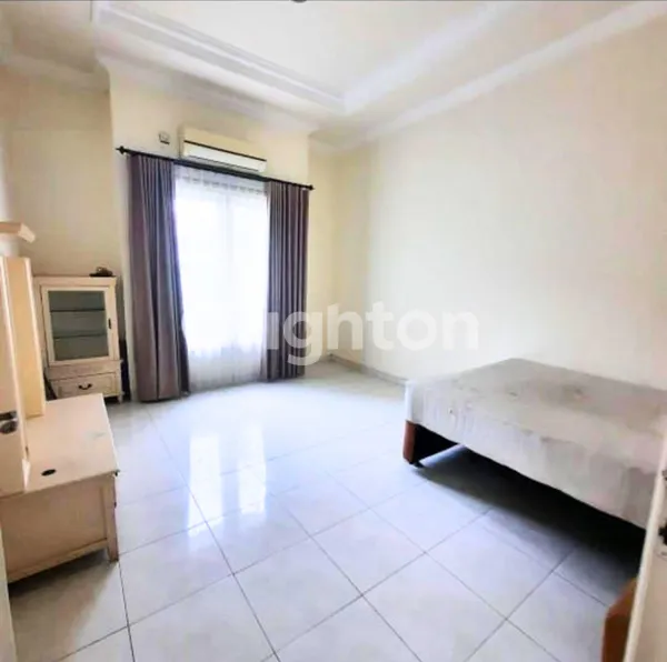 image RUMAH SIAP HUNI BARU RENOVASI ROW LEBAR MODEL KLASIK TENGGILIS UTARA (6)