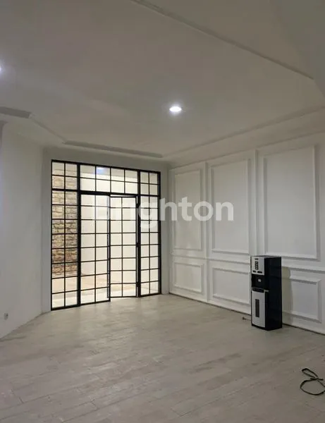 image RUMAH PINGGIR JALAN TANJUNG DUREN JAKARTA BARAT  (4)