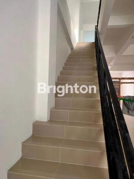 image RUKO NOL JALAN PARKIRAN LUAS TENGAH KOTA BARU GRESS SIAP PAKAI CILIWUNG (2)