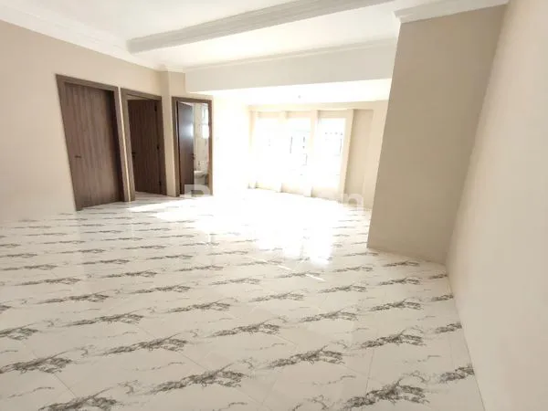 image RUMAH MEWAH BANYUANYAR (6)