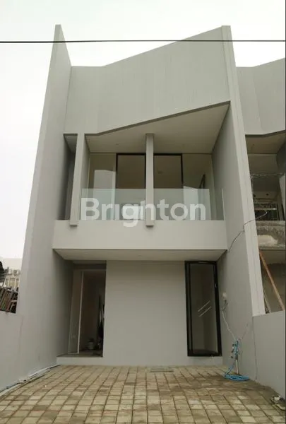 image RUMAH MODERN 2 LANTAI BARU GRESS DIAN ISTANA SPEC PREMIUM  LOKASI PREMIUM SELANGKAH DARI GRAHA FAMILI DEKAT TOL SATELIT (2)