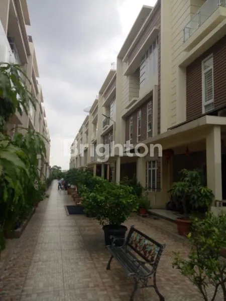 image VILLA MAKMUR GARDEN KOSONG 520 M²  (1)