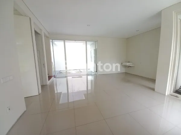 image RUMAH 2 LANTAI TAMAN PUSPA RAYA (3)