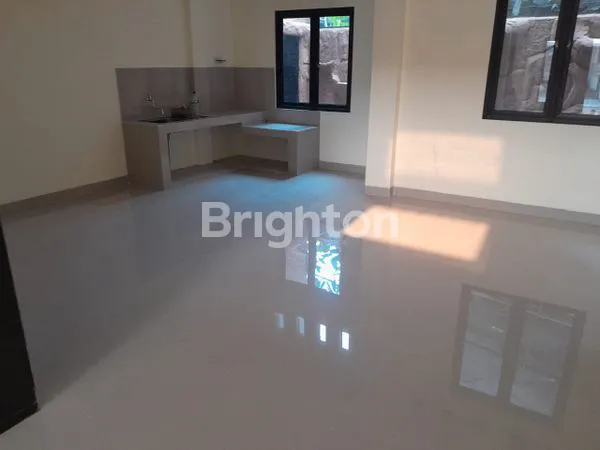 image RUMAH SIAP HUNI DI TAMAN CRYSANT KENCANA LOKA BSD (8)