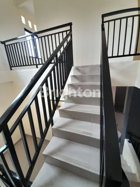 image RUMAH SIAP HUNI DI TAMAN CRYSANT KENCANA LOKA BSD (6)