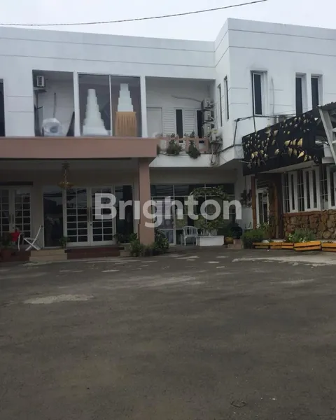 BELI GEDUNG BERHADIAH BISNIS LOKASI STRATEGIS DI SIMPANGAN DEPOK