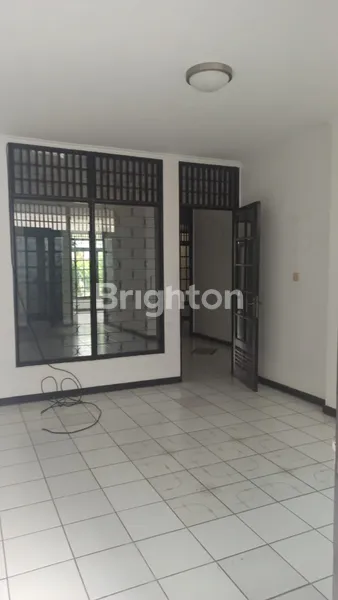 image  RUMAH STRATEGIS SELANGKAH MENUJU STASIUN MRT LEBAK BULUS JAKARTA SELATAN  (3)