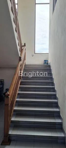 image RUMAH 2 LANTAI HALAMAN LUAS PINGGIR JALAN (7)