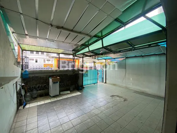 image RUMAH 2 LANTAI COCOK UNTUK HUNIAN, KANTOR & USAHA AKSES MUDAH & BEBAS BANJIR DI KEMANGGISAN JAKARTA BARAT (3)