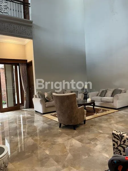 image RUMAH MEWAH FULLY FURNISHED 2 LANTAI TENGAH KOTA SOLO LENGKAP SHM & IMB (1)