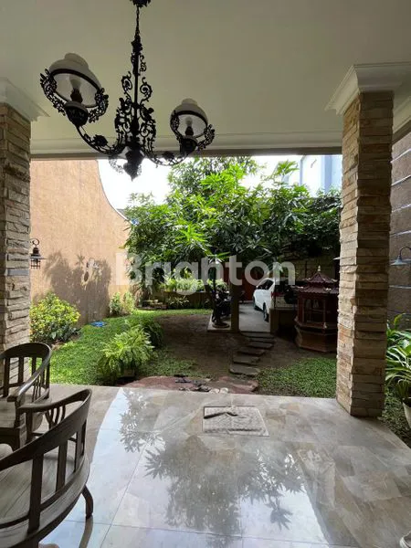 image RUMAH MEWAH FULLY FURNISHED 2 LANTAI TENGAH KOTA SOLO LENGKAP SHM & IMB (7)