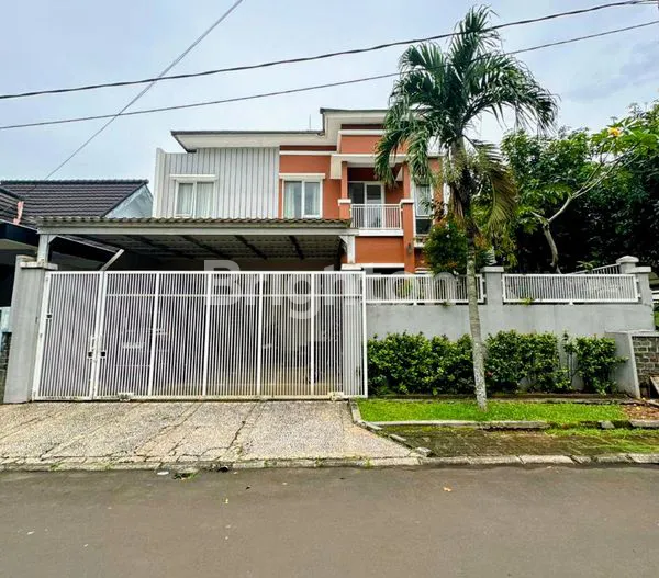 image RUMAH NYAMAN HOEK DEPAN TAMAN DI BSD (1)