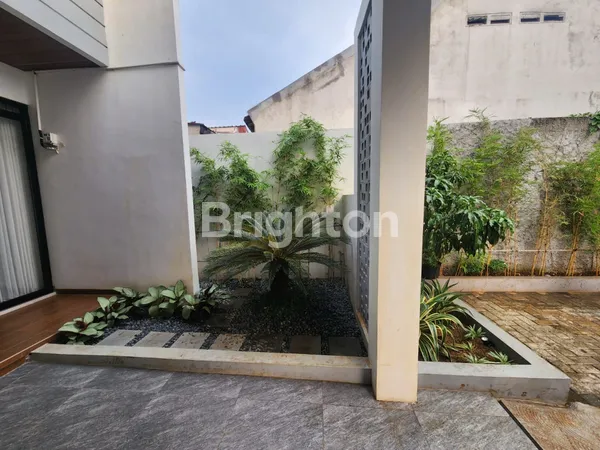 image RUMAH MEWAH 2 LANTAI BARU SIAP HUNI DENGAN ROOFTOP PERMATA 2 RESIDENCE JAGAKARSA JAKARTA SELATAN (2)