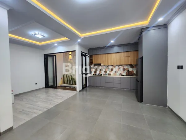 image RUMAH MEWAH 2 LANTAI BARU SIAP HUNI DENGAN ROOFTOP PERMATA 2 RESIDENCE JAGAKARSA JAKARTA SELATAN (3)