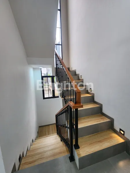 image RUMAH MEWAH 2 LANTAI BARU SIAP HUNI DENGAN ROOFTOP PERMATA 2 RESIDENCE JAGAKARSA JAKARTA SELATAN (6)