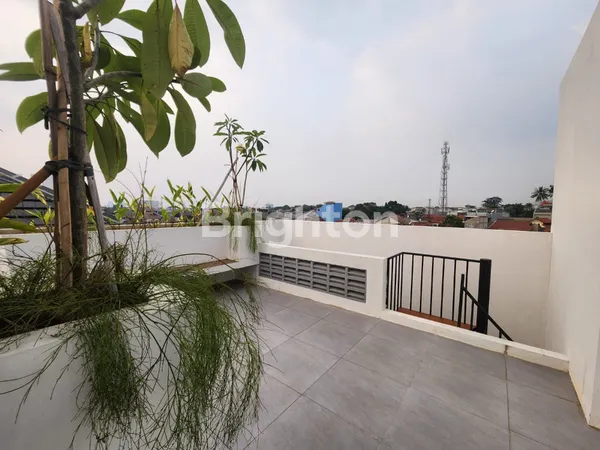 image RUMAH MEWAH 2 LANTAI BARU SIAP HUNI DENGAN ROOFTOP PERMATA 2 RESIDENCE JAGAKARSA JAKARTA SELATAN (7)