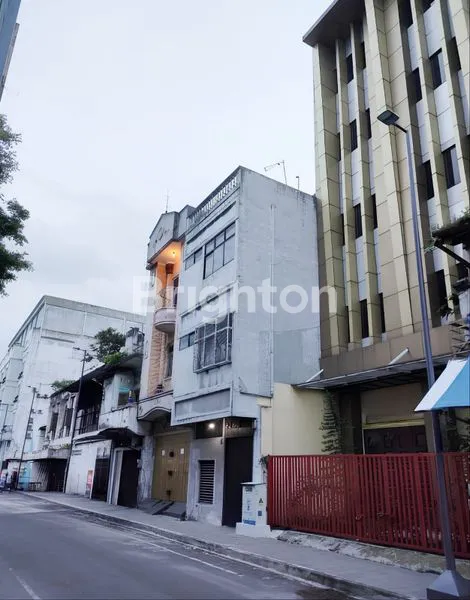 image  • RUKO GANDENG 5,5 TINGKAT - TITIK LOKASI BISNIS PREMIUM - SUPER STRATEGIS - INTI KOTA  (5)