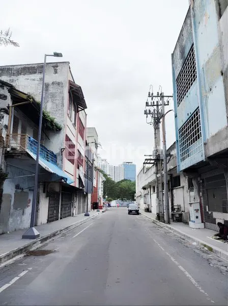 image  • RUKO GANDENG 5,5 TINGKAT - TITIK LOKASI BISNIS PREMIUM - SUPER STRATEGIS - INTI KOTA  (8)