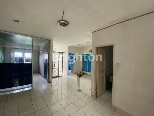 image RUMAH 2 LANTAI STRATEGIS – KEMANGGISAN, JAKARTA BARAT (7)