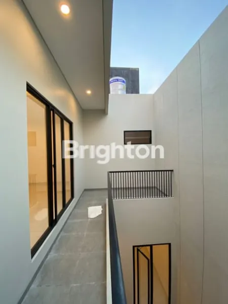 image RUMAH BARU MANYAR SIAP HUNI DEKAT SEKOLAH PETRA MANYAR (6)