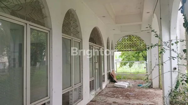 RUMAH BESAR EX KLINIK DAERAH DRAMAGA PARKIRAN LUAS