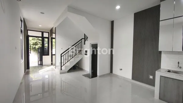 image RUMAH BARU POSISI HUK DURI KEPA 3 LANTAI SEMIFURNISH  (4)