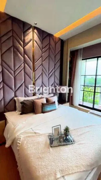 image VILLA GIVENCY ONE TYPE VALENTINO (2)