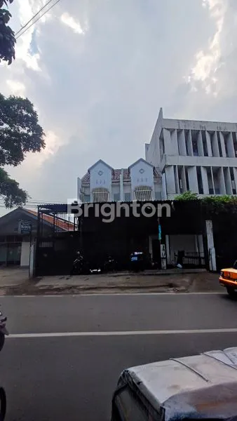 RUKO GANDENG 3 LANTAI POSISI MAINROAD DI MERUYA SELATAN