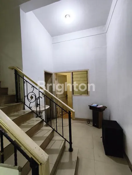 image RUKO GANDENG 3 LANTAI POSISI MAINROAD DI MERUYA SELATAN (5)