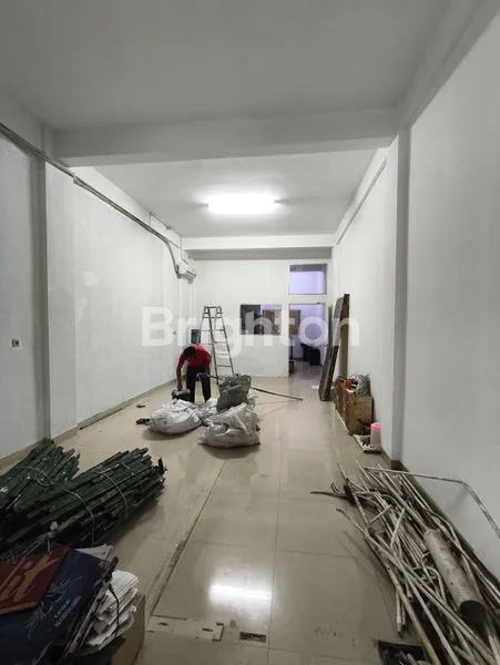 image RUKO GANDENG 3 LANTAI POSISI MAINROAD DI MERUYA SELATAN (7)