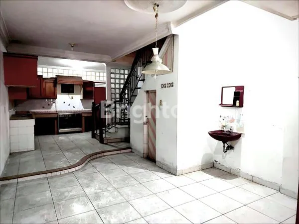 image DIJUAL RUKO INTI KOTA LOKASI PREMIUM - TITIK 0 KOTA MEDAN DAERAH JL. GURU PATIMPUS & JL. PUTRI HIJAU - SEMI FURNISHED  (4)