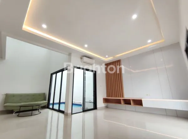image RUMAH BARU SEMI FURNISH ADA KOLAM RENANG PALMERAH JAKARTA BARAT (2)