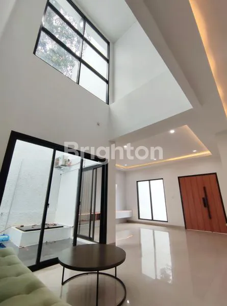 image RUMAH BARU SEMI FURNISH ADA KOLAM RENANG PALMERAH JAKARTA BARAT (3)