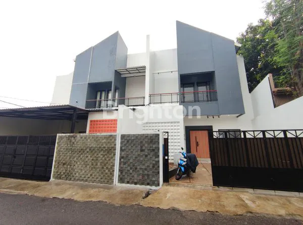 image RUMAH BARU SEMI FURNISH ADA KOLAM RENANG PALMERAH JAKARTA BARAT (1)