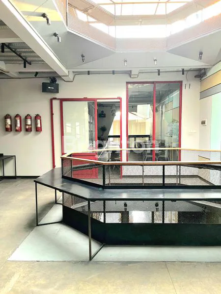 image BANGUNAN USAHA STRATEGIS LUAS 1.350M2 DI PASIR KALIKI BANDUNG, COCOK UNTUK USAHA/KANTOR (6)