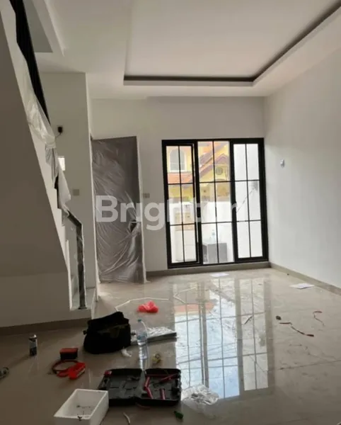 image RUMAH 2 LANTAI DI PUSAT KOTA JALAN ORO ORO PACARKELING TAMBAKSARI  (3)