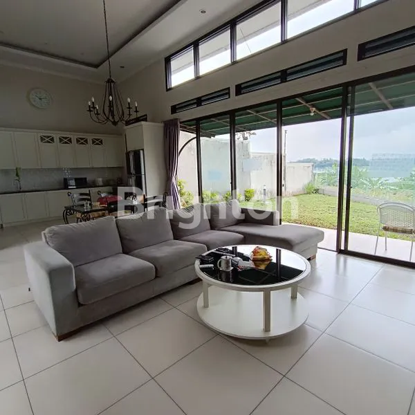 image RUMAH SIAP HUNI DI BANDOENG TEMPO DOELOE KOTA BARU PARAHYANGAN – VIEW DANAU, SHM, FULL AC (4)