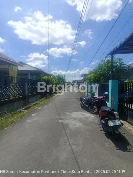 image RUMAH KOMPLEK SIAP HUNI, TANJUNG RAYA 2, KOMPLEK MUTIARA INDAH LESTARI, KOTA PONTIANAK (4)