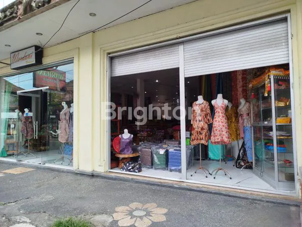 Toko di Ubud Center Jalan Monkey Forrest