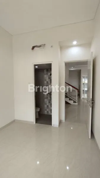 image RUMAH BARU PANTAI MENTARI ONE GATE SIAP HUNI LINGKUNGAN RAPI NYAMAN (6)