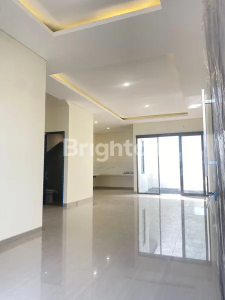 BARU GRESS NEW HOUSE 2 LANTAI DEKAT SEKALI  SUPERINDO JALAN SOEKARNO SURANAYA TIMUR