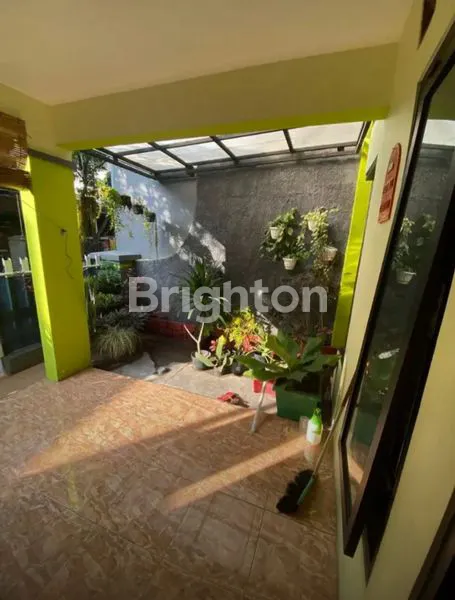 image RUMAH 2 LANTAI  DI SULFAT BLIMBING PUSAT KOTA MALANG (2)