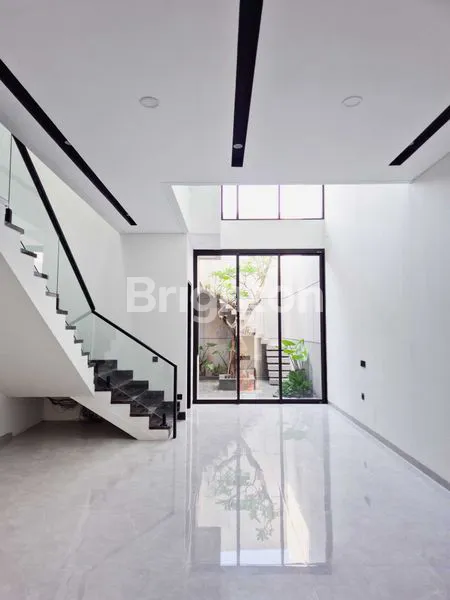 image RUMAH MEWAH MODERN TROPIS DI KUPANG BARU, LOKASI STRATEGIS DEKAT DARMO PERMAI (2)