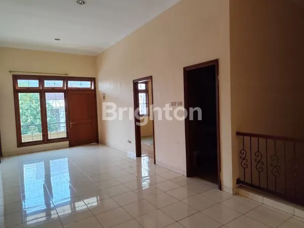 image RUMAH SUNTER PARADISE AKSES 3 MOBIL UK 10X18 HADAP TIMUR JAKARTA UTARA (3)